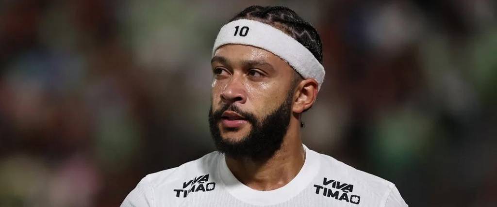Finalmente, el delantero Memphis Depay renovó contrato con Corinthians por dos temporadas más.