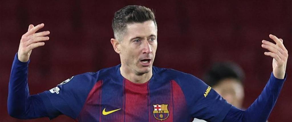 El delantero polaco sufrió una lesión, por lo que se perderá el duelo de vuelta ante Atlético por Copa del Rey.