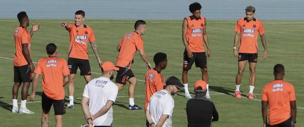 El equipo colombiano tuvo su último entrenamiento con miras al duelo con la Verde, en el estadio de El Alto.