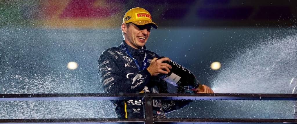 El piloto neerlandés logró el primer lugar en el Gran Premio de Las Vegas tras imponerse a los McLaren.