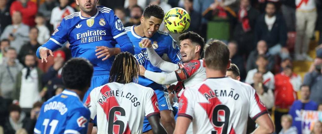 El equipo merengue no pudo conseguir una victoria en su visita al Rayo Vallecano, igualando 0-0.