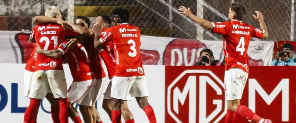 El conjunto de Cusco logró una victoria por goleada para remontar la eliminatoria ante Lanús.