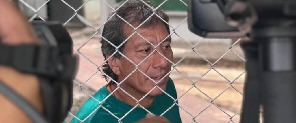 El entrenador cruceño llegó a San Antonio y habló con los medios de prensa sobre su salida de Oriente.