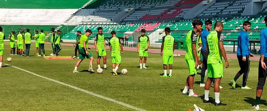 Entrenamiento de la Verde en el estadio Ramón Tahuichi Aguilera