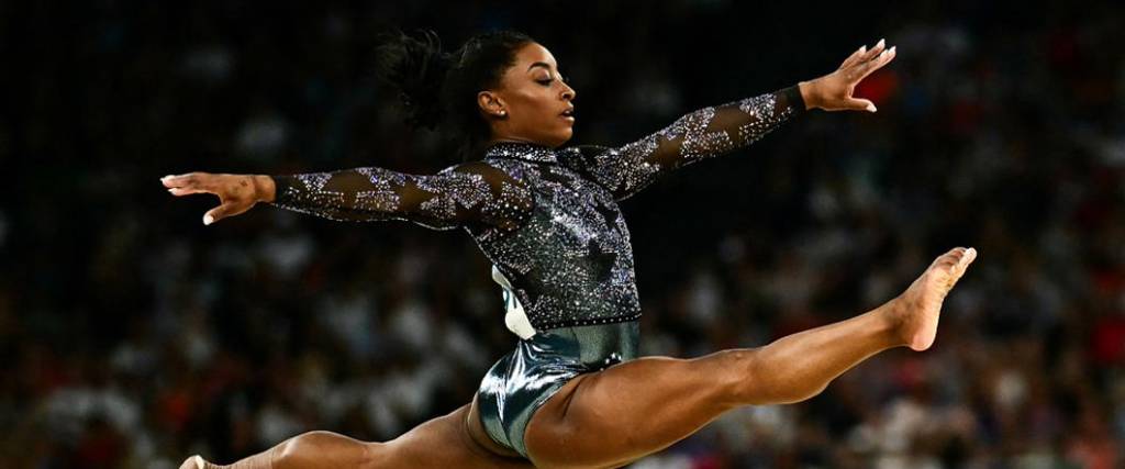 Simone Biles, de 27 años, es la principal atracción en la disciplina de gimnasia femenina en París 2024.