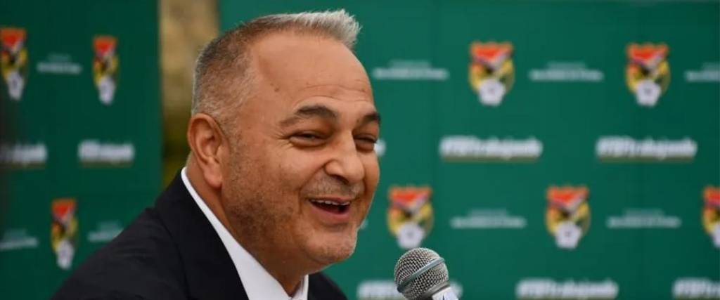 El presidente de la FBF ratificó a Óscar Villegas al mando de la selección nacional.