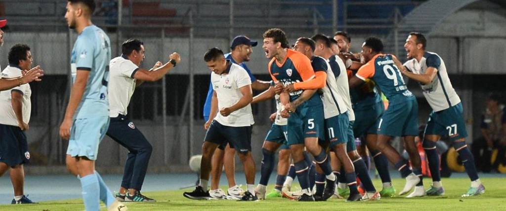 El equipo de David de la Torre dio la sorpresa de la jornada al ganar en condición de visitante a Aurora.