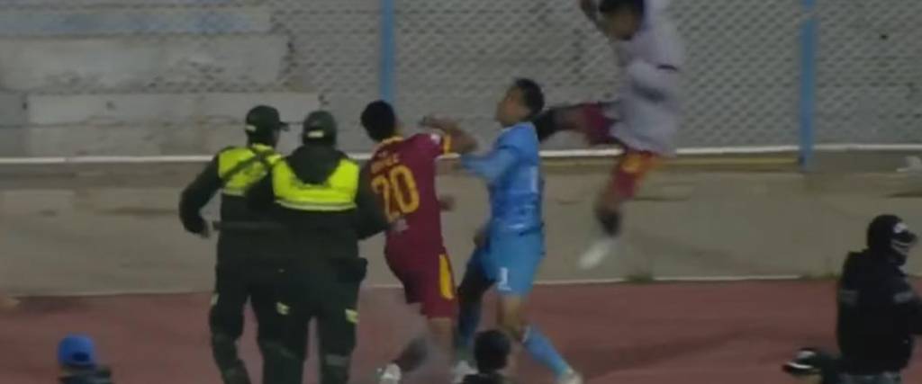 Los jugadores de Real Oruro y Blooming terminaron enfrascados en una pelea campal tras el partido.