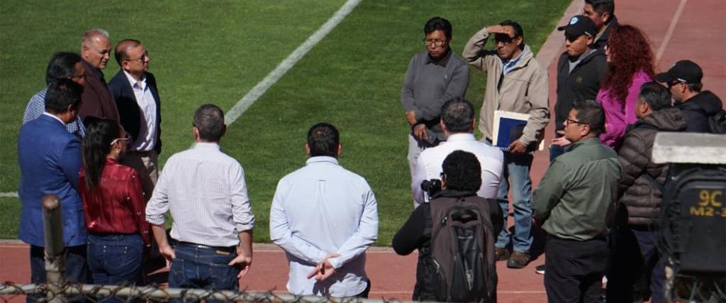 El comité ejecutivo de la FBF, a la cabeza de Fernando Costa, visitó este lunes el estadio Hernando Siles.