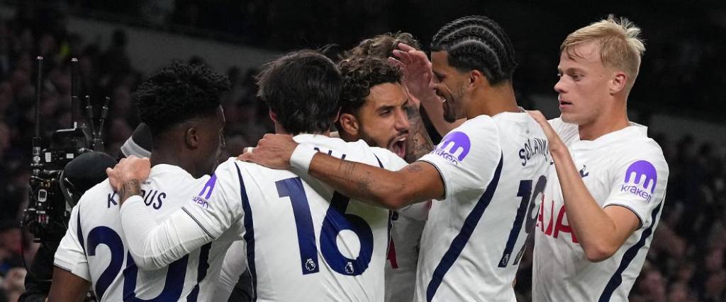 El equipo londinense logró su primera victoria de la temporada tras vencer por 3-1 al Coventry City.