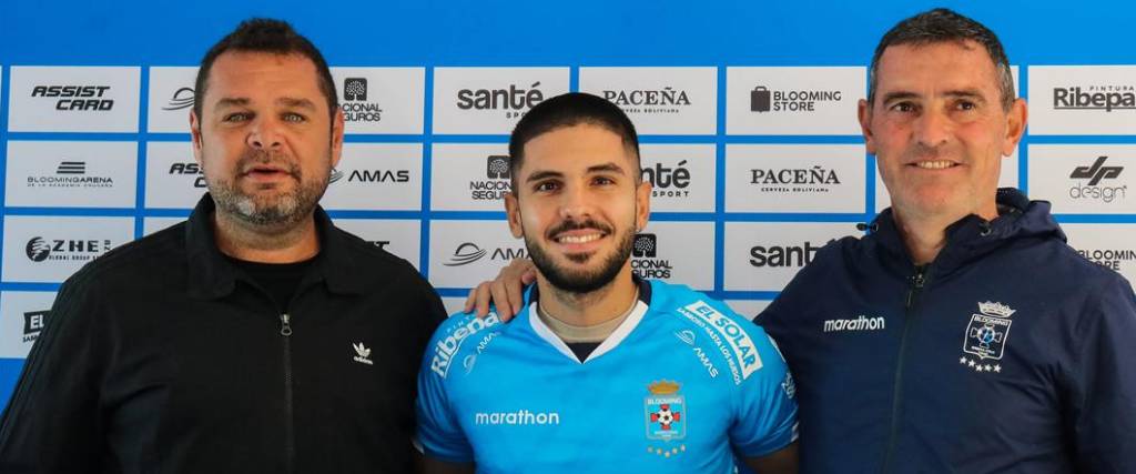 Melgar acompañado por Juan Daza, vicepresidente y Hernán Meske, director deportivo