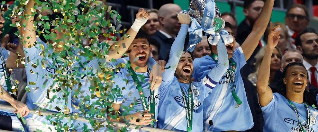 El equipo ‘ciudadano’ logró una victoria por 2-0 ante Arsenal para celebrar el título de la Copa de la Liga.