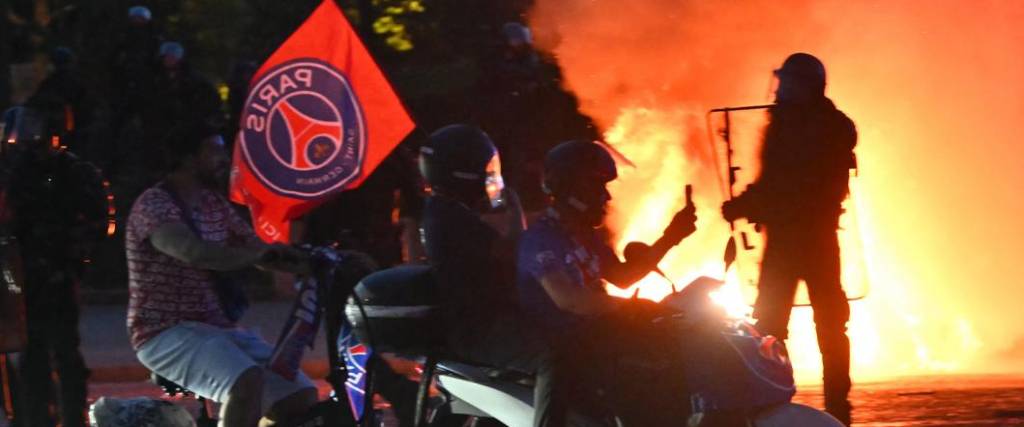 Según el último reporte de las autoridades francesa, unas 200 personas resultaron heridas por los disturbios.
