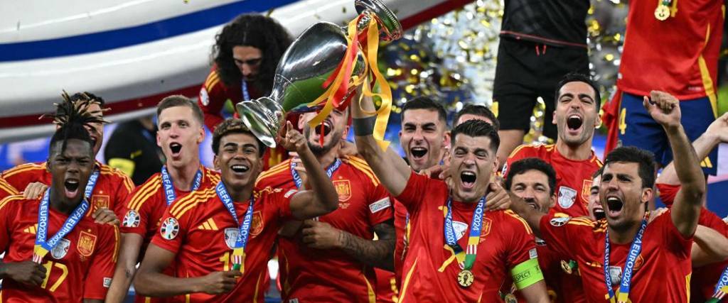 España se coronó por cuarta vez como el mejor equipo de la Eurocopa tras vencer a Inglaterra en la final.