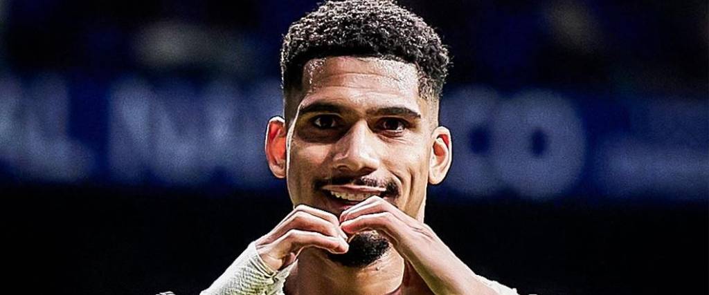 El defensor volvió a los entrenamientos del equipo azulgrana tras superar problemas de salud mental.