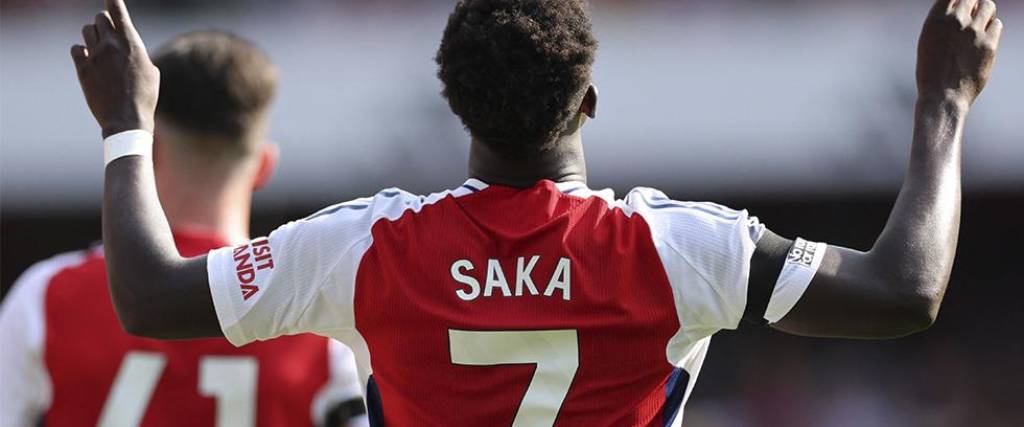 Festejo de Bukayo Saka, tras la victoria del Arsenal. 