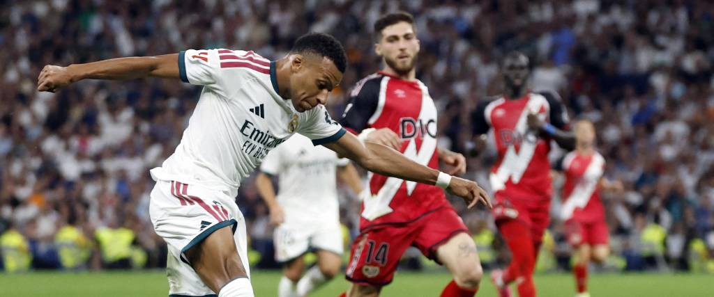 Kylian Mbappé hizo un doblete en su partido contra el Rayo Vallecano