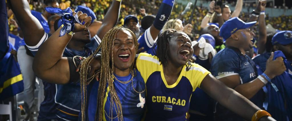 Fans de Curazao celebran una histórica clasificación mundialista