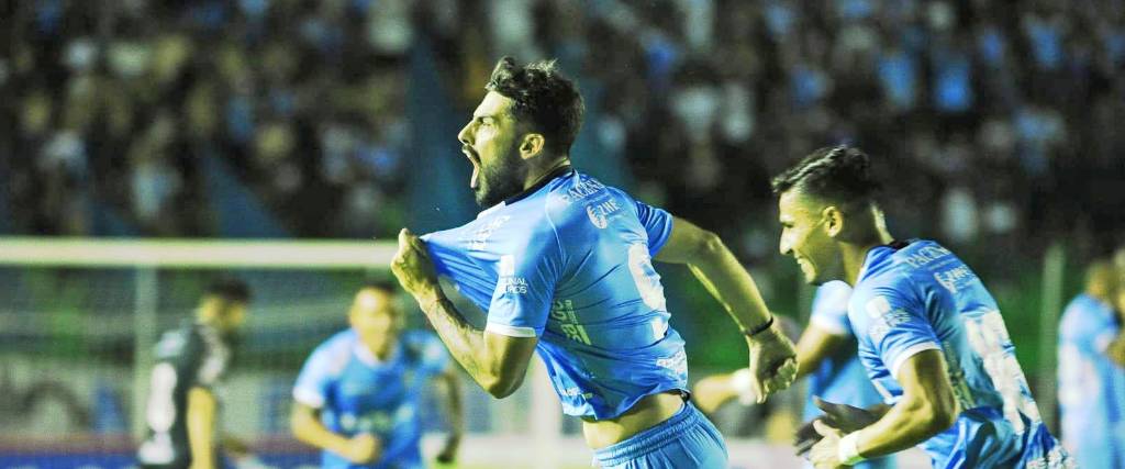 El uruguayo Gastón Rodríguez volvió a ser clave. Anotó el único gol del partido