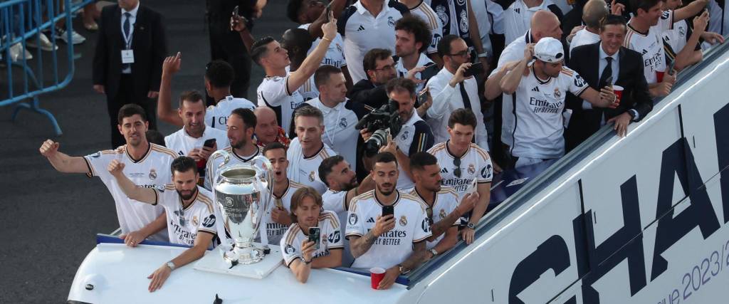 Los futbolistas del Real Madrid celebraron con sus hinchas