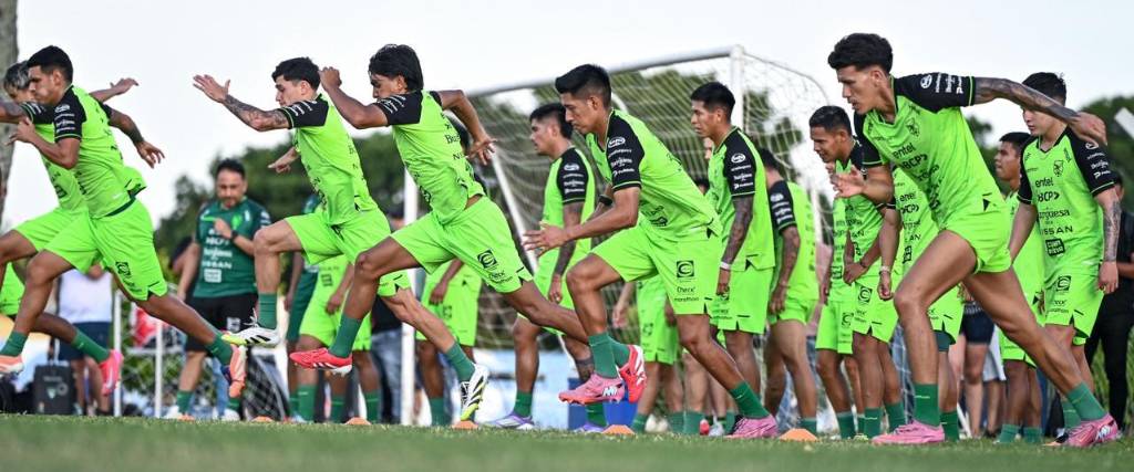 La selección boliviana se alista para enfrentar a México.