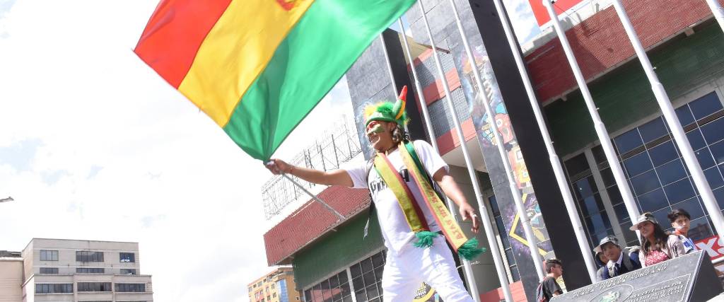 La hinchada boliviana se hizo sentir al ingresar al Hernando Siles