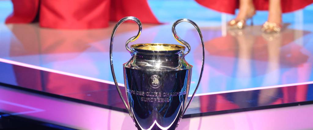El trofeo de la UEFA Champions League será disputado por 36 equipos.