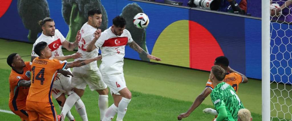 Con el gol de Akaydin, por ahora Turquía se instala en semifinales donde enfrentará a Inglaterra.