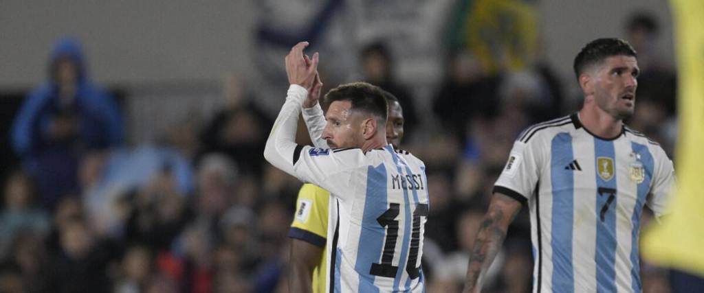 Lionel Messi salió de la cancha faltando pocos minutos para el término del partido ante Ecuador