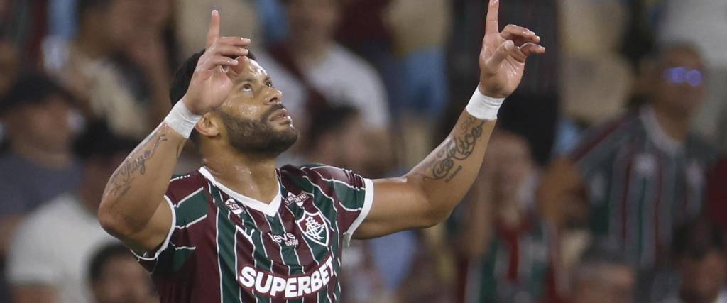 Hulk de Fluminense celebra su gol ante Platense, en el estadio Maracaná en Río de Janeiro.