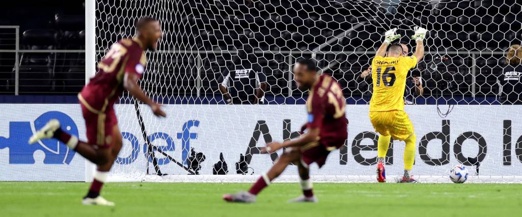 Salomón Rondón sumó su tercer gol en la Copa América. 