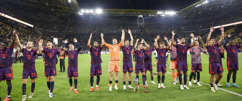 Los jugadores del Bayern Múnich celebran la Supercopa obtenida antes del inicio de la Bundesliga 2026-2027.