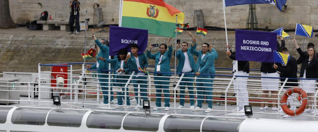 Desfile de la delegación boliviana en París. 