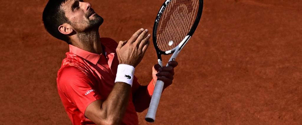 Serbia's Novak Djokovic gestures celebrates his victory over Spain's Carlos Alcaraz Garfia during their men's singles semi-final match on day thirteen of the Roland-Garros Open tennis tournament at the Court Philippe-Chatrier in Paris on June 9, 2023. (Photo by JULIEN DE ROSA / AFP)