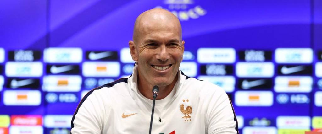 El entrenador de la selección de Francia, Zinedine Zidane, en plena conferencia de prensa.