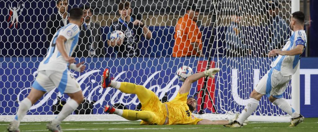 El argentino Lionel Messi anotó por sexta edición consecutiva de Copa América tras marcar ante Canadá.