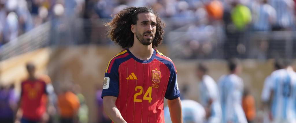 Marc Cucurella realizó una cábala curiosa a pedido del exjugador de la Roja, Joan Capdevila.