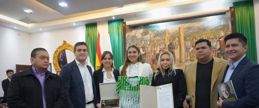 Concejo Municipal entrega a la familia de Xabier Azkargorta un reconocimiento póstumo