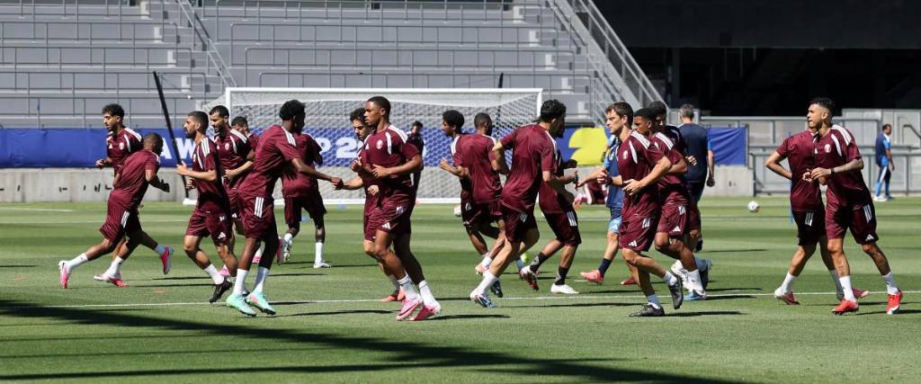 Jugadores de la selección de Catar en pleno entrenamiento.