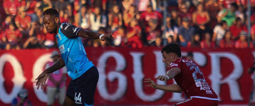 Enoumbá recibió roja directa por una mano