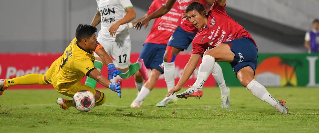 Imágenes de archivo del partido entre Wilstermann vs Royal Pari