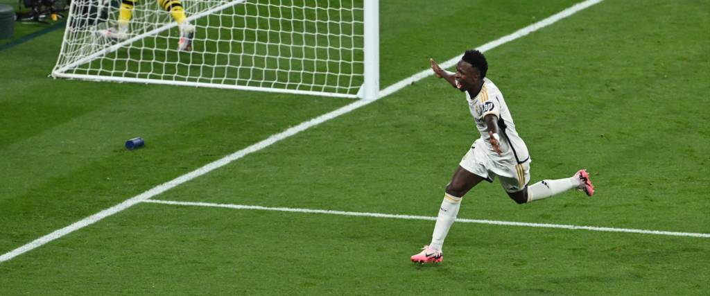 El delantero brasileño de Real Madrid, Vinicius Junior, celebra tras marcar el segundo gol.