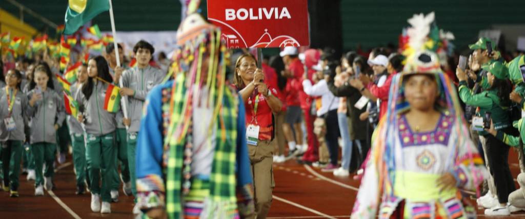 La delegación de Bolivia en la inauguración de los Juegos Bolivarianos de la Juventud. 