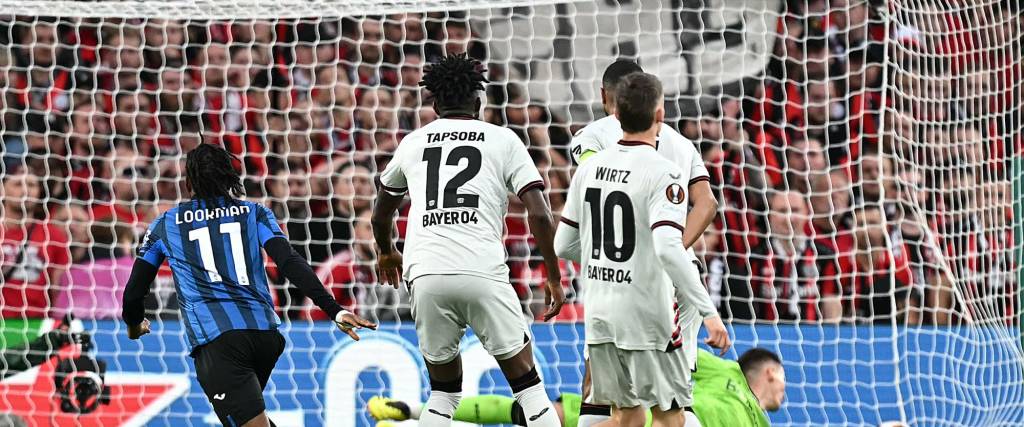 El Leverkusen cayó 3 a 0 y dijo adiós a su invicto de 51 partidos