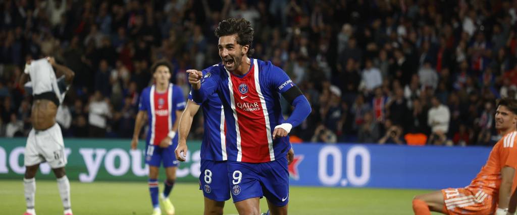 Ferran Torres celebra el quinto tanto del PSG y el tercero en su cuenta personal. 