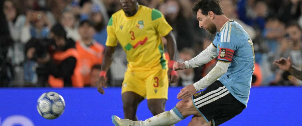 Lionel Messi frente a Benín, su último partido con la selección de Argentina.