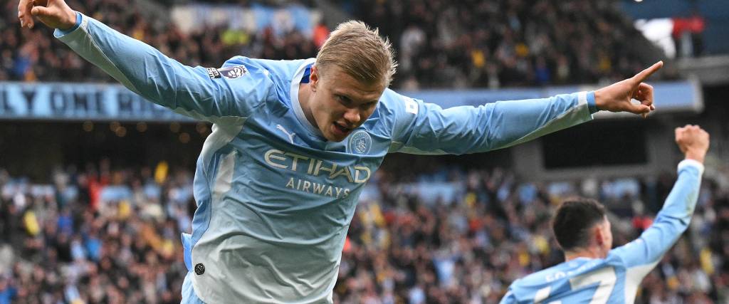 El delantero del Manchester City Erling Haaland celebra uno de sus goles ante el Ipswich.