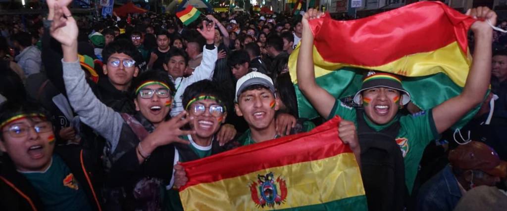 Millones de bolivianos esperan un resultado favorable la noche de este martes
