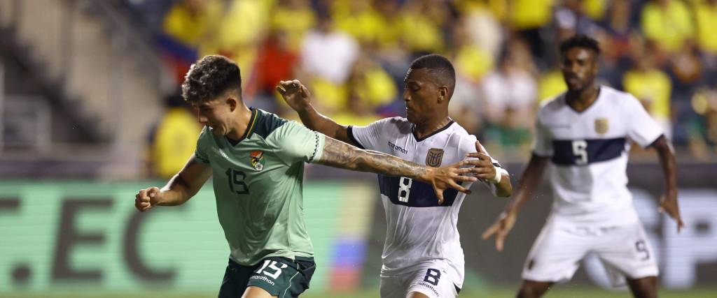 Gabriel Villamíl, estará entre los titulares. En la imagen el último partido amistoso que jugó Bolivia contra Ecuador