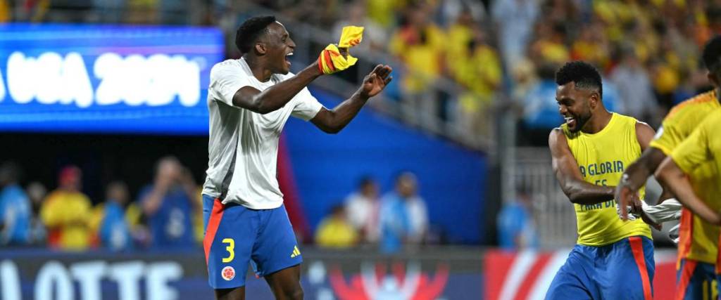 Los futbolistas colombianos celebraron en el campo de juego y en el camarín